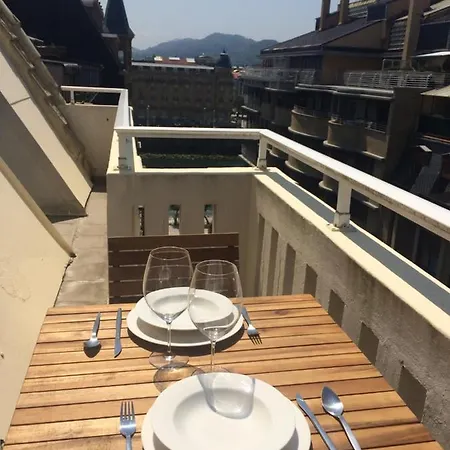 Decor En Gros Con Vistas Al Rio Apartment